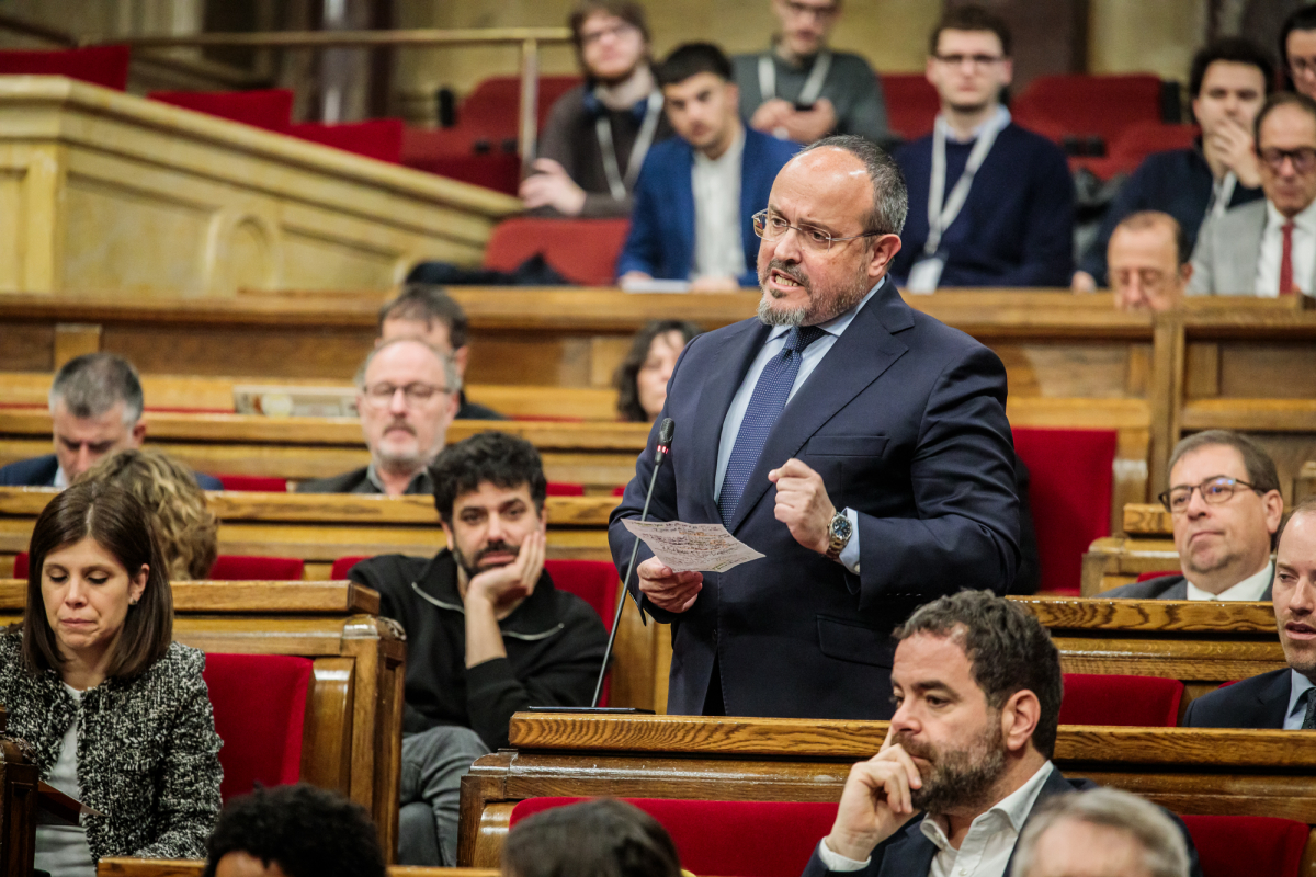 Alejandro Fernández sobre el despilfarro permitido por Illa: “La Generalitat necesita motosierra”